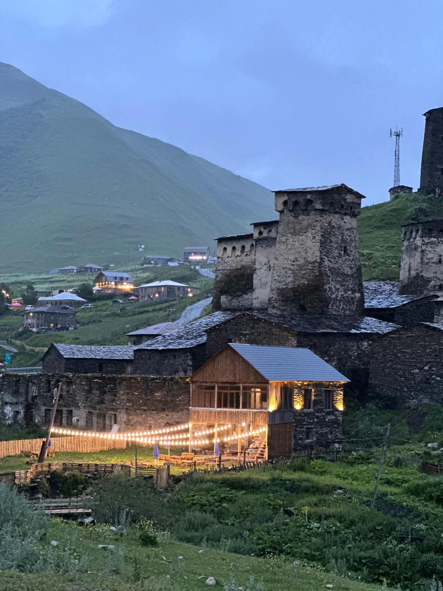 Hotel Nanila Ušguli Exteriér fotografie